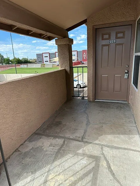 2 bed, 1.0 bath, 860 sqft, $1,200 — Photo 2