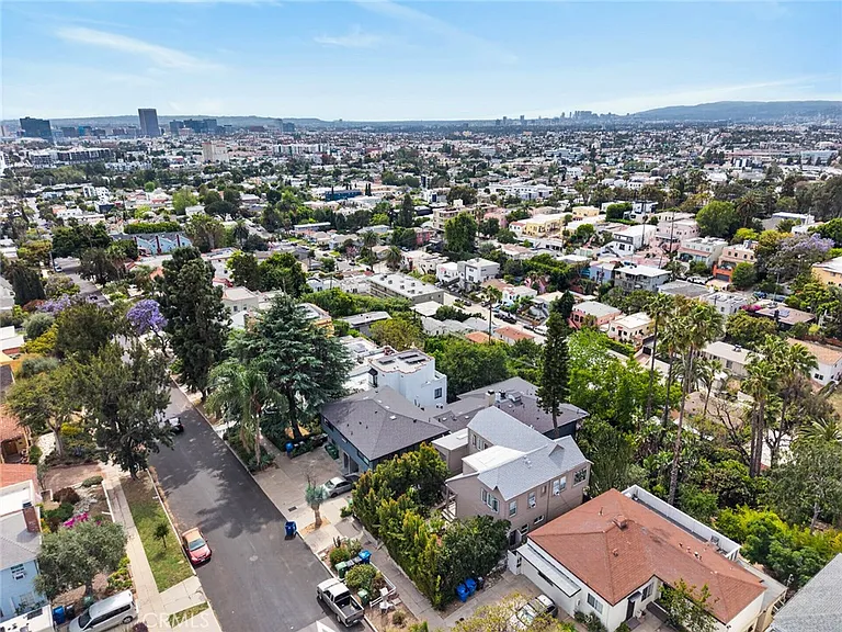901 Micheltorena St — Photo 38