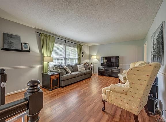 3rd image of 106 Amity Cir