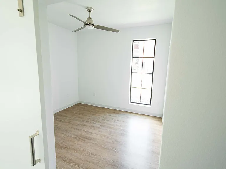 District Lofts ll Apartments — Photo 5