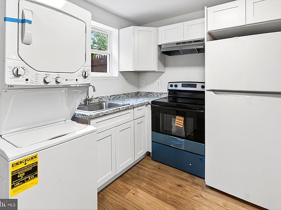 5th image of 407 E Lynn Ave