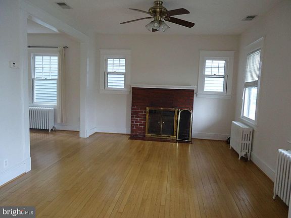 4th image of 902 Marye St