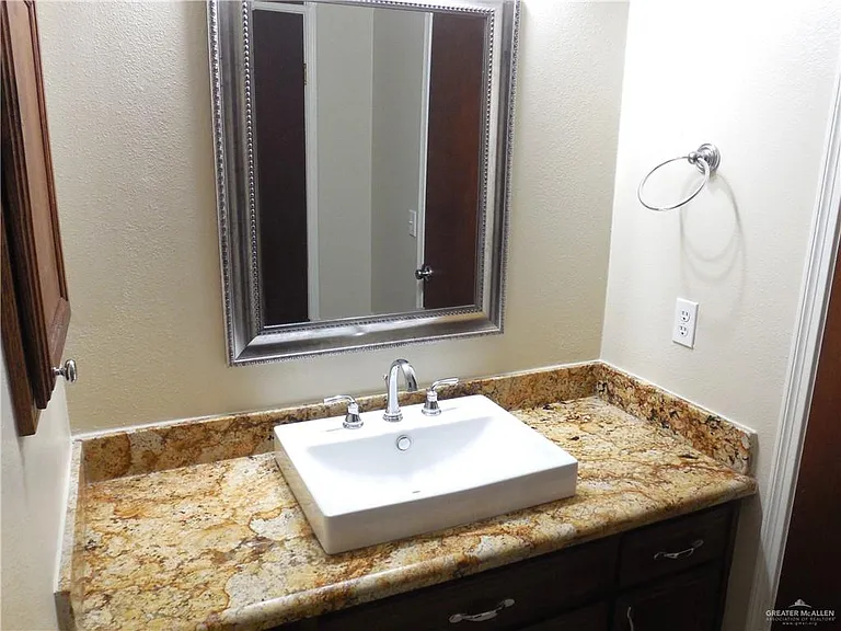 118 E Iris Ave — Photo 16