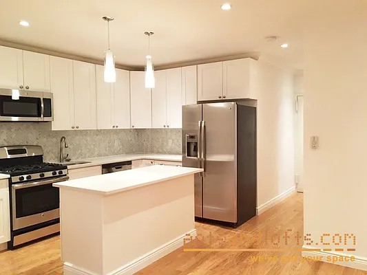 Rented by aptsandlofts.com | media 1