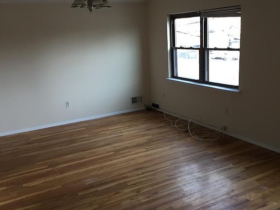 3rd image of 1492 Richmond Ave #1