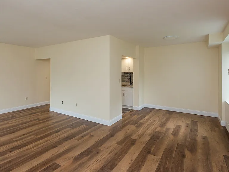 Lakewood Apartments — Photo 35