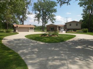 713 E South Holly Rd, Fenton, MI 48430