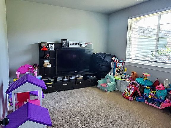 4th image of 1108 143rd St SW