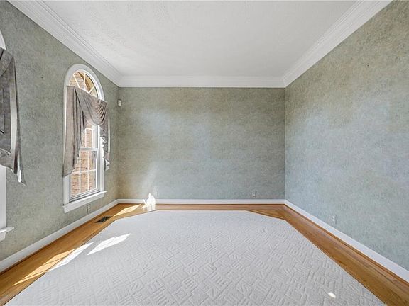 3rd image of 5 Beaver Castle Ct