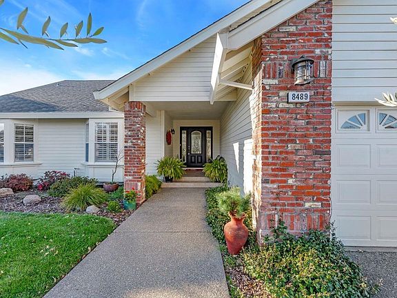 2nd image of 8489 Oakmont Drive