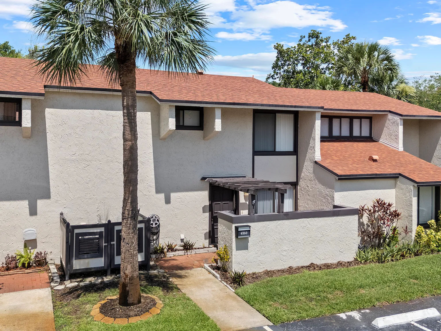 2 bed, 2.5 bath, 1273 sqft, $1,850 — Photo 1