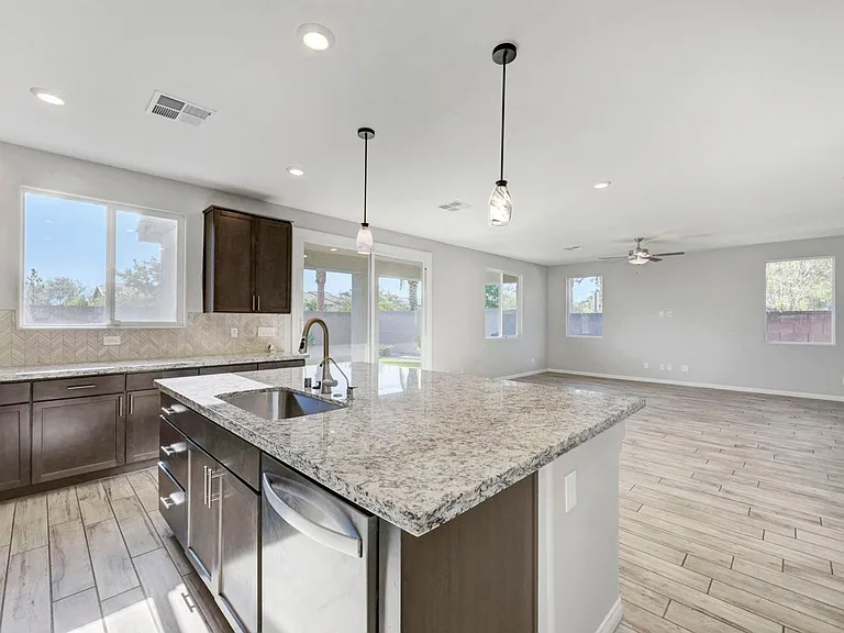 7447 Ardenno St — Photo 15