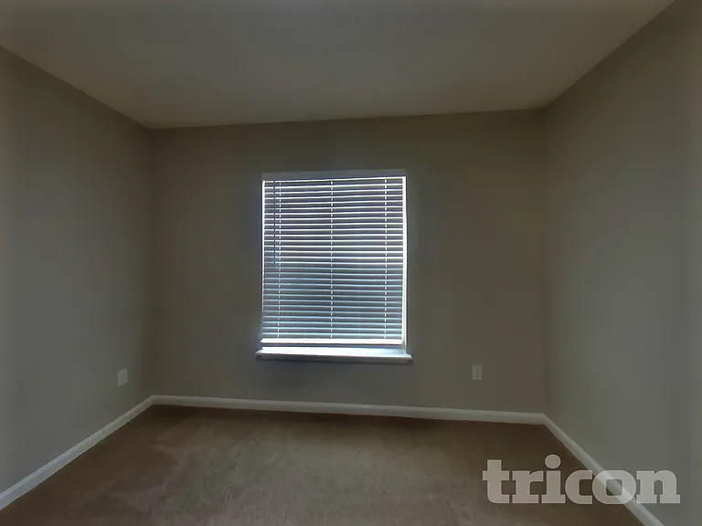 340 Shamrock Ave S — Photo 10