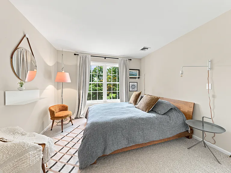 11 Belaire Dr — Photo 16