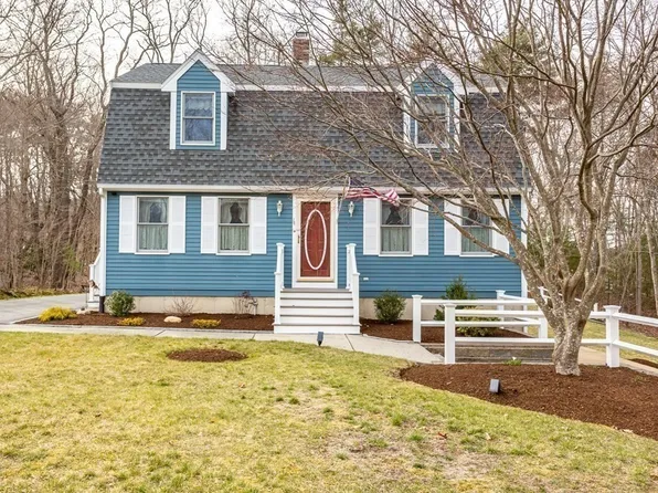 14 Carey St, Middleboro, MA 02346