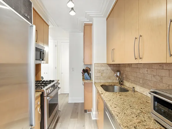 1725 York Avenue image 7 of 15