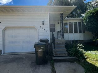 1612 W 7th St, Cedar Falls, IA 50613