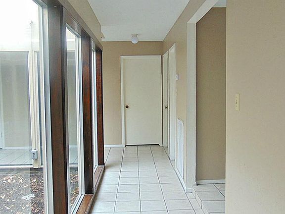 5th image of 10514 Towneview Dr