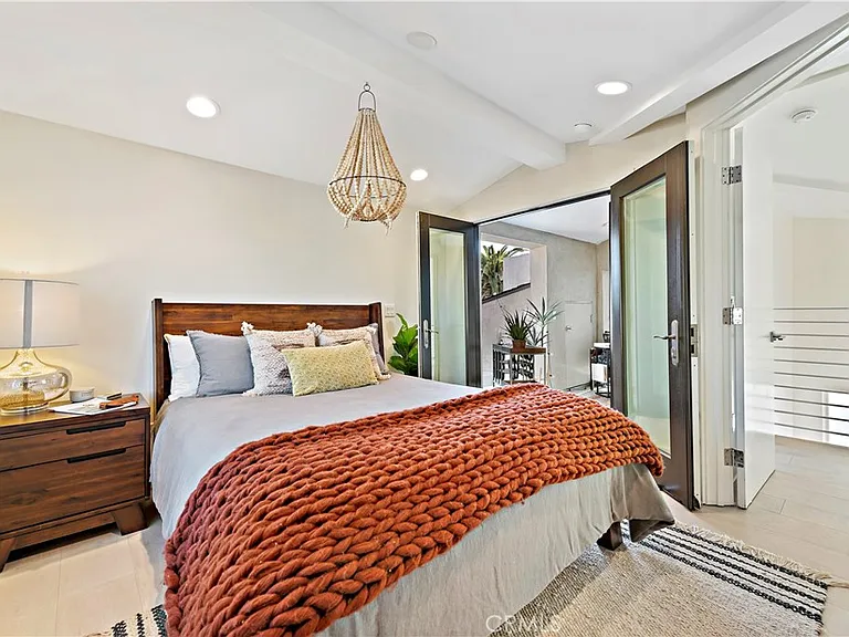 415 Marguerite Ave — Photo 45