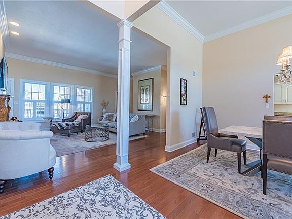 5th image of 5025 Eagle Point Dr