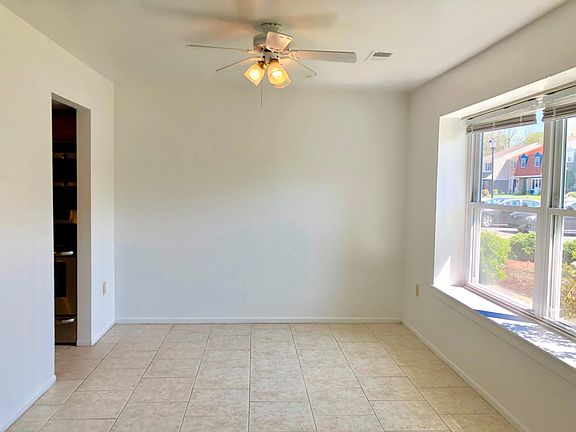 Bright Dining room