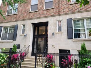 39 E Division St #3C, Chicago, IL 60611