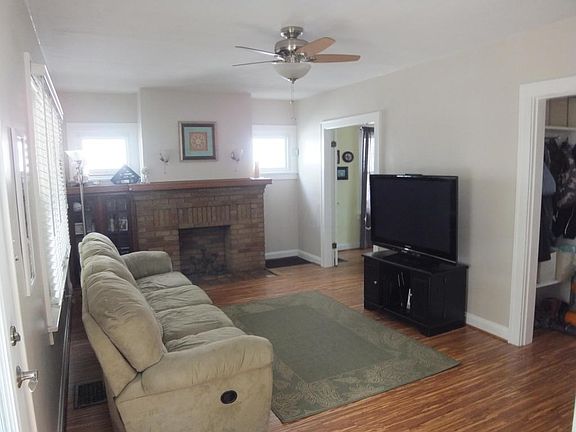 3rd image of 1119 Mulford Rd