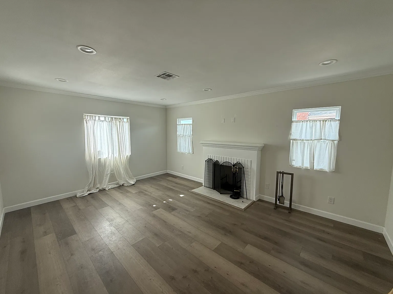 2 bed, 1382 sqft, $4,300 — Photo 3