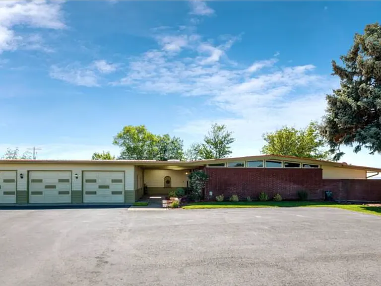 419 Mountain View Dr — Photo 2