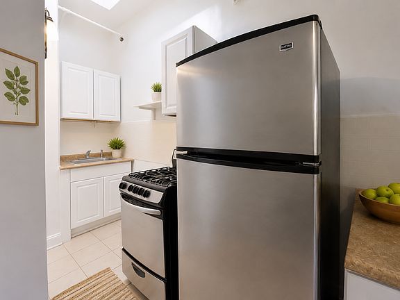 3rd image of 246 W 137th St APT 3F