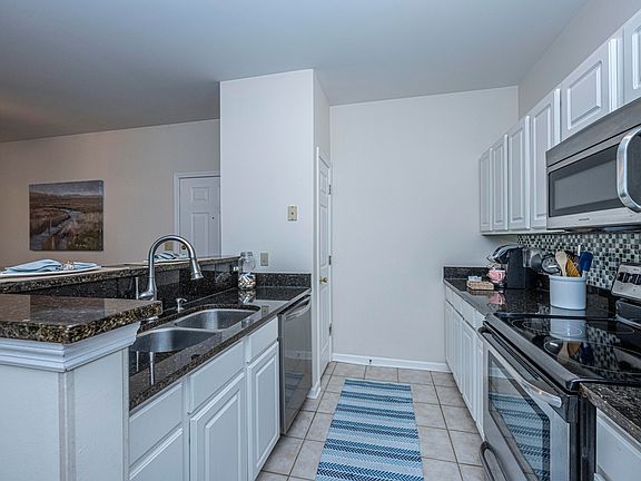 5th image of 1600 Long Grove Dr Unit 1622