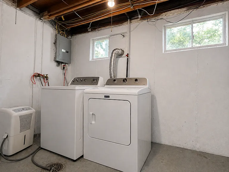 9 Country Squire Ln — Photo 21