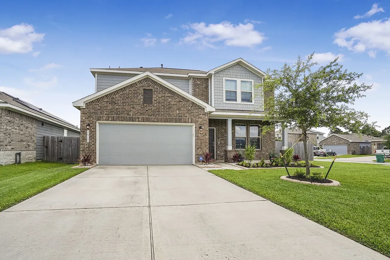 4 bed, 2466 sqft, $2,295 — Photo 1