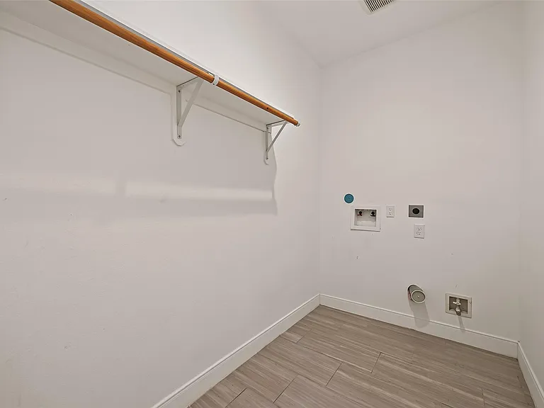 1343 Alpha Ln — Photo 24