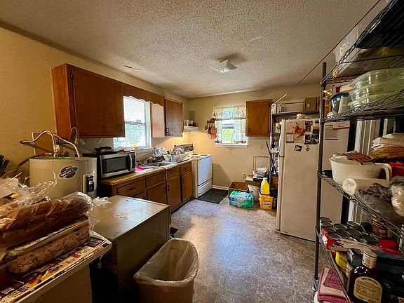 2nd image of 2728 Lake Mary St