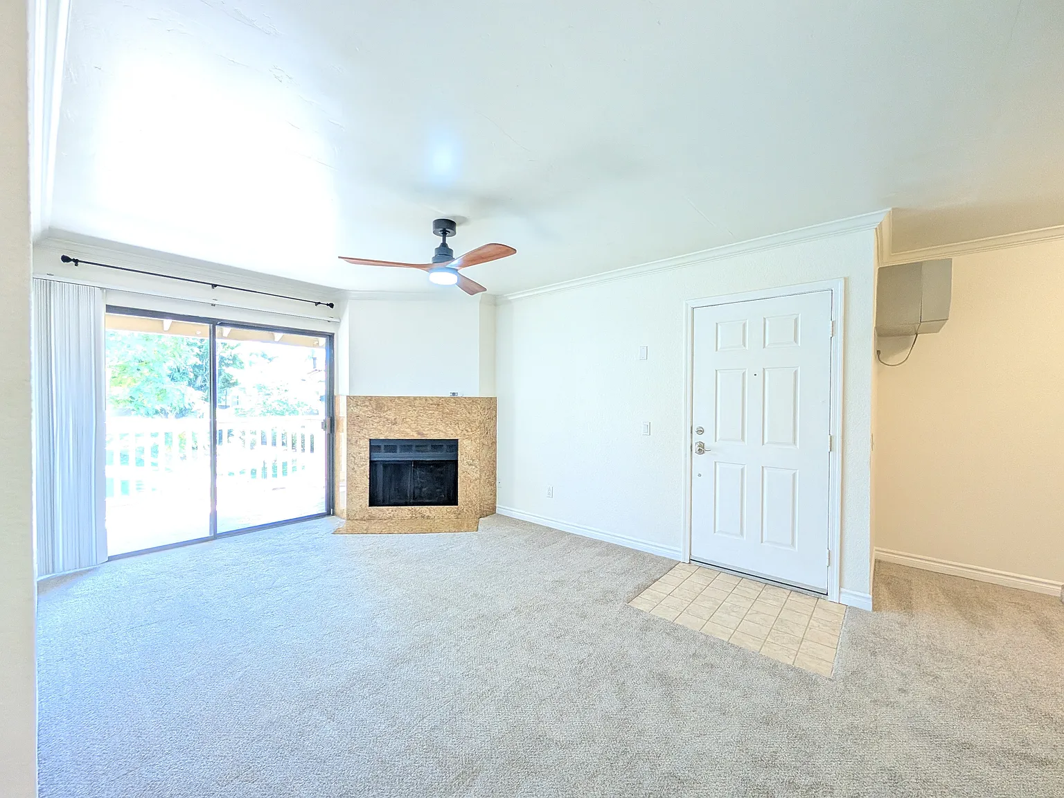 2 bed, 750 sqft, $2,300 — Photo 1