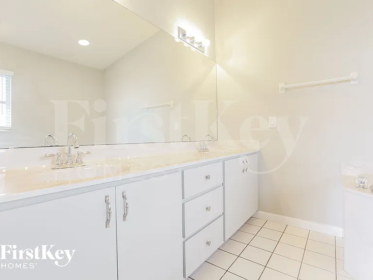 21019 Exmore Ave — Photo 10