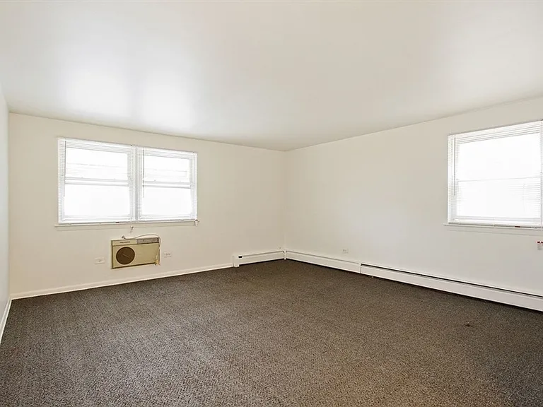 6743 S Oglesby — Photo 7