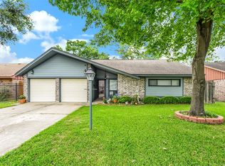 618 Hidden Valley Dr, Houston, TX 77037