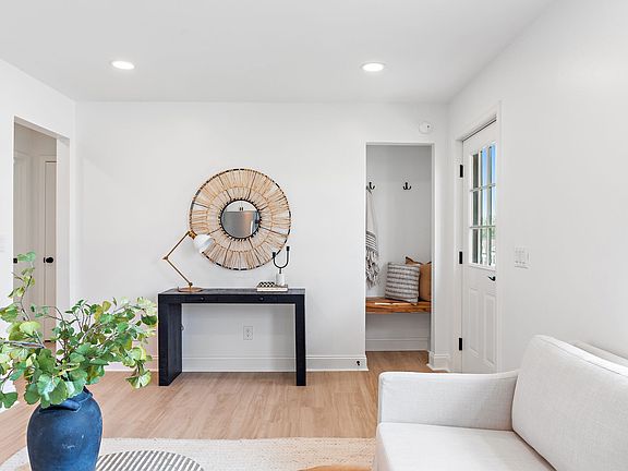 4th image of 2058 Oakwood Ave
