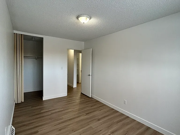 4 Hooper Cres NW — Photo 33