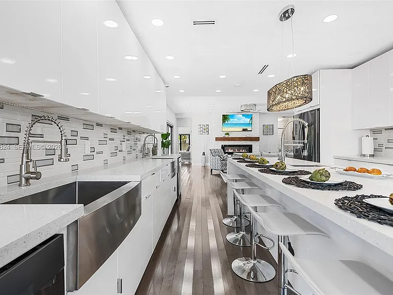 2301 E Las Olas Blvd — Photo 16