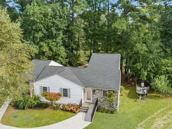 422 S Glebe Rd, Montross, VA 22520