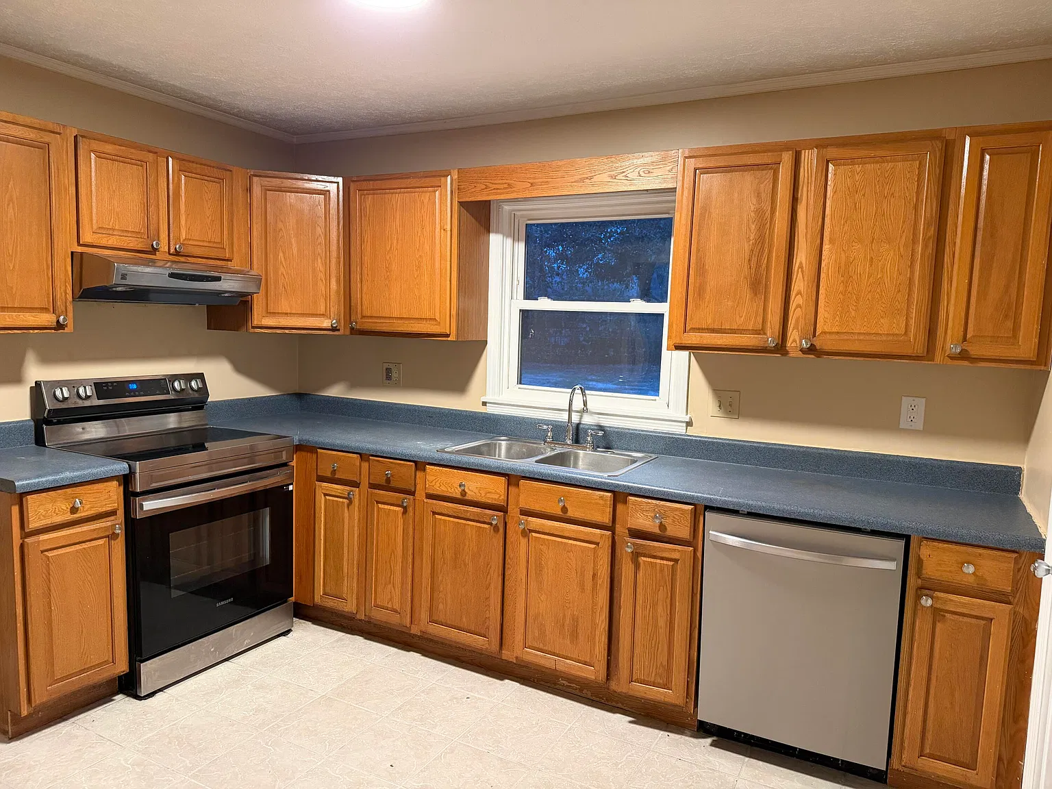 3 bed, 1.0 bath, 1032 sqft, $1,400 — Photo 4