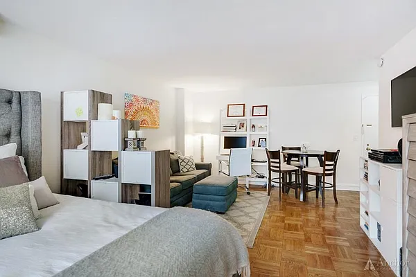 Rented by Anchor Associates | media 5