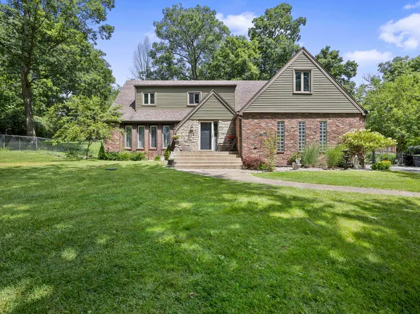 806 W 126th Ct, Crown Point, IN 46307