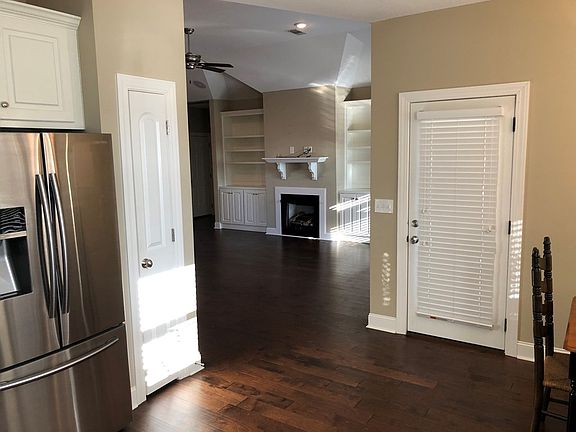 4th image of 219 Forest Glen Dr