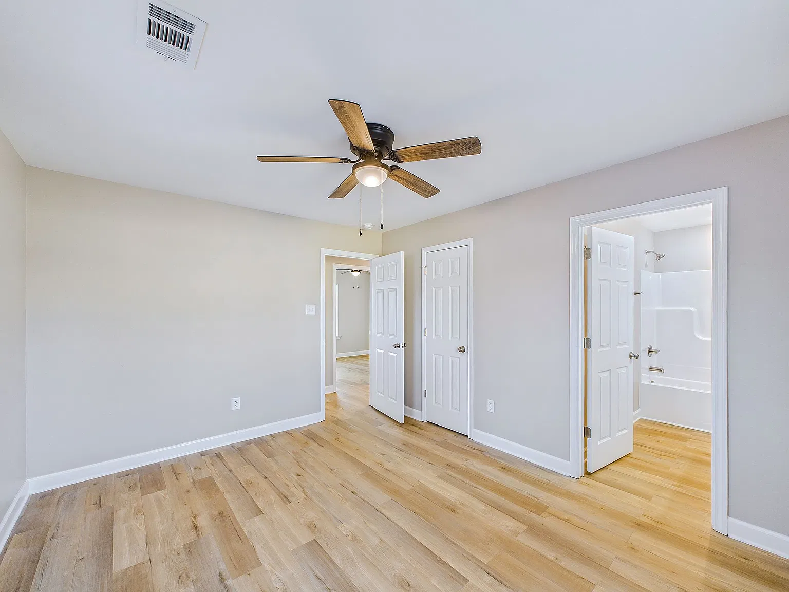 3216 West 17th Street — Photo 4