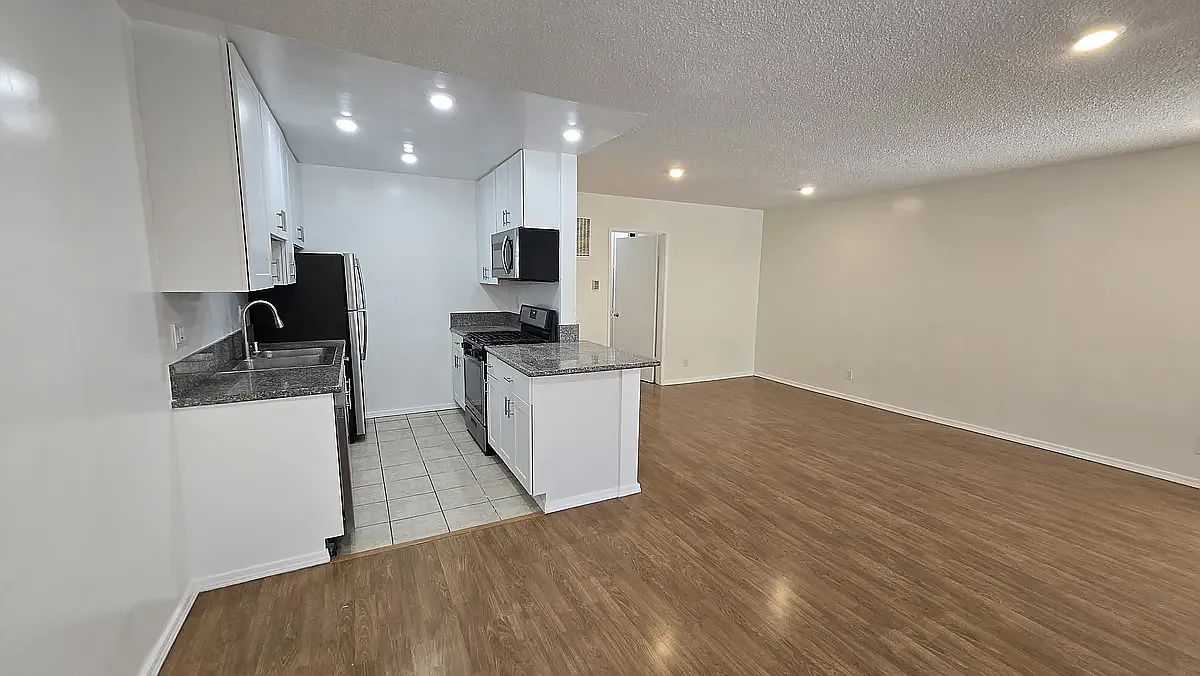 Building Photo - 3736 Watseka Ave #3