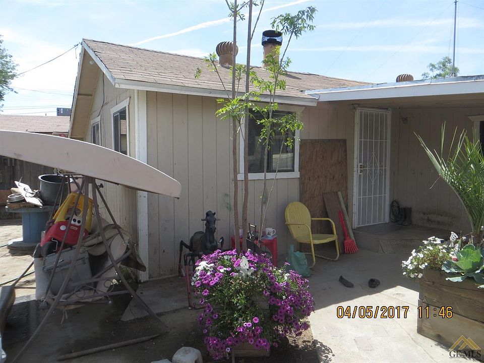 2nd image of 1055 Park Ln